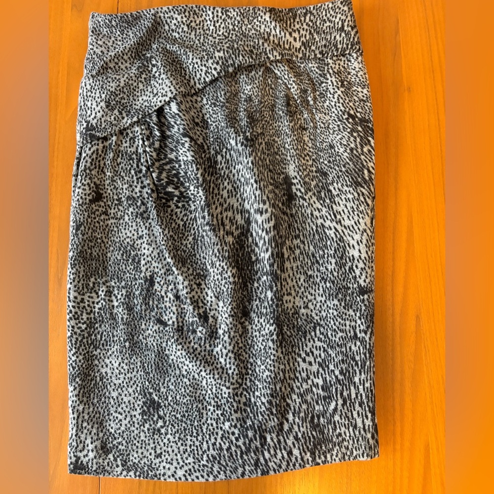 MaxMara Gray, Black and White Pencil Skirt